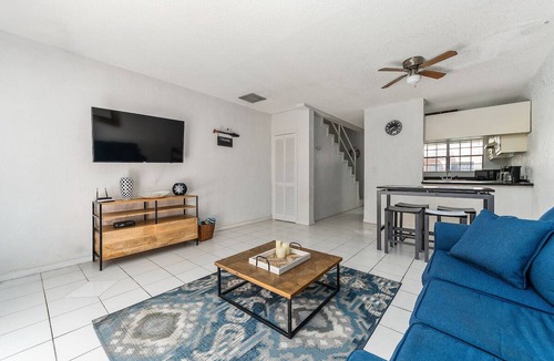 Paradise Island Condo | Newly Furnished 2 bedrooms, Walking distance to Atlantis!