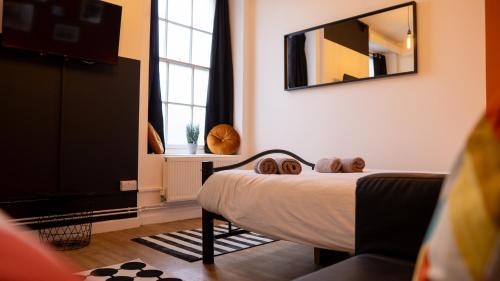 Exeter Apartment | NEWLY Refurbed - Large Studio Apt With Private Parking