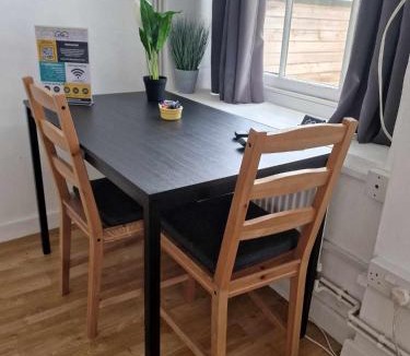 Exeter Apartment | NEWLY Refurbed - Large Studio Apt With Private Parking