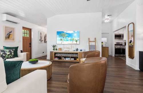 George Town Villa | Newly Remodeled Freestanding Luxury Hillside Retreat