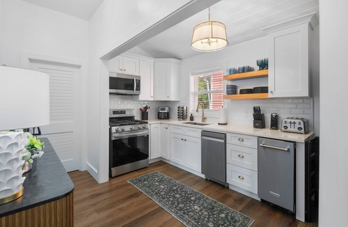 George Town Villa | Newly Remodeled Freestanding Luxury Hillside Retreat