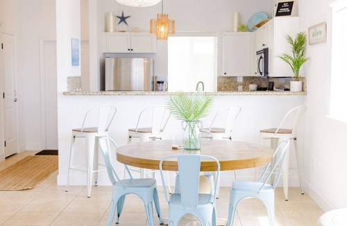Alice Town Condo | Newly Remodeled Panoramic Ocean View 2 Bedroom Condo