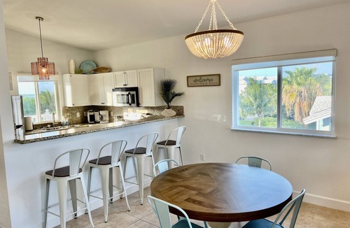 Alice Town Condo | Newly Remodeled Panoramic Ocean View 2 Bedroom Condo
