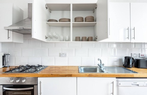 Lancaster Gate Apartment | Nice Bayswater 2 BR on Queensway opp. Underground stn, by Blueground