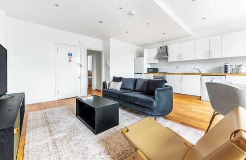 Lancaster Gate Apartment | Nice Bayswater 2 BR on Queensway opp. Underground stn, by Blueground