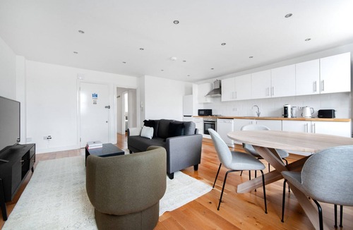 Lancaster Gate Apartment | Nice Bayswater 2 BR on Queensway opp. Underground stn, by Blueground
