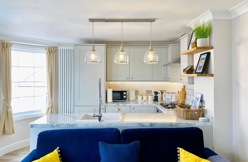 Broadstairs Apartment | Nickleby Nook By the Sea - Meters to the Beach!