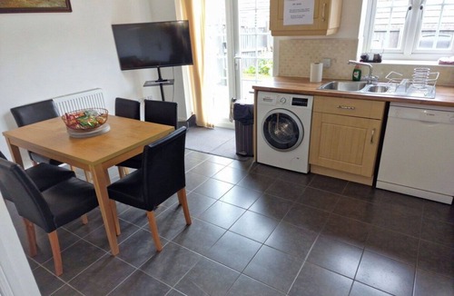 Bletchley House | NightRest Homes 6 Bedroom Short & Long Term Stay