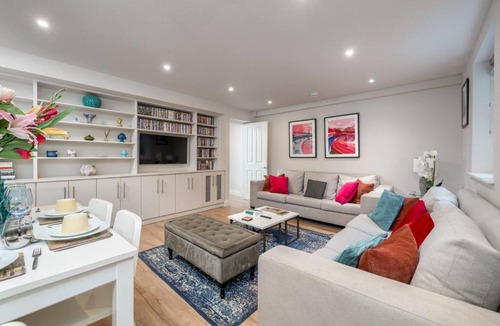 Redcliffe Apartment | Niru Experience Hidden Secret 2BD 2BA