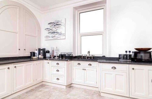 West Cliff Apartment | No. 8 Metropole Towers, Luxury Sea View Apartment in Whitby, Sleeps 8, Balconies, Parking, Dog-Friendly Exceptional luxury sea-view apartment in one of Whitby’s most iconic buildings. With breathtaking coastal views.
