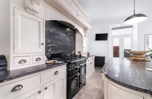 West Cliff Apartment | No. 8 Metropole Towers, Luxury Sea View Apartment in Whitby, Sleeps 8, Balconies, Parking, Dog-Friendly Exceptional luxury sea-view apartment in one of Whitby’s most iconic buildings. With breathtaking coastal views.