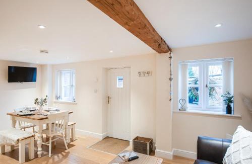Wollerton House | Northwood Farm Cottage