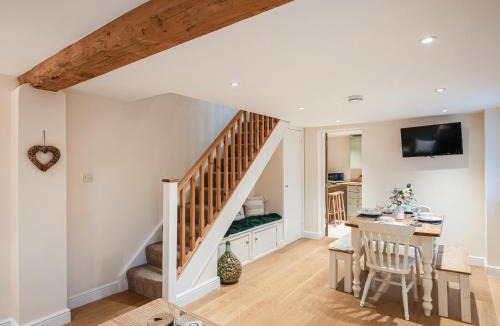 Wollerton House | Northwood Farm Cottage