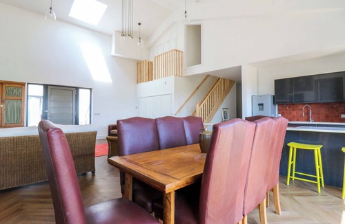 Waddesdon House | NUMBER 3 THE BARN HOUSE, pet friendly, with a garden in Woodham