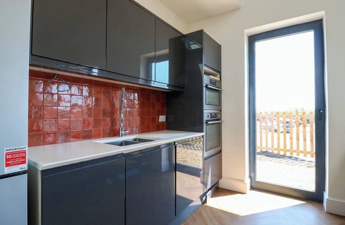 Waddesdon House | NUMBER 3 THE BARN HOUSE, pet friendly, with a garden in Woodham