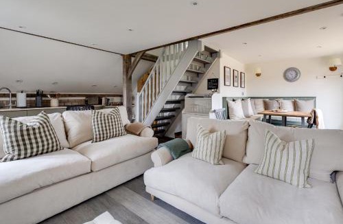 Maelor South House | Oak Tree Hideaway