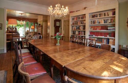 Bedford House | OBSERVATORY HOUSE, 9BR, NR Universal, with Pool