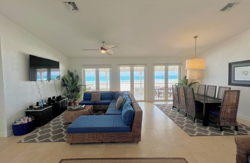 Alice Town House | Oceanfront Villa/Private Beach/Walkway with Amazing sunsets and views of the sea