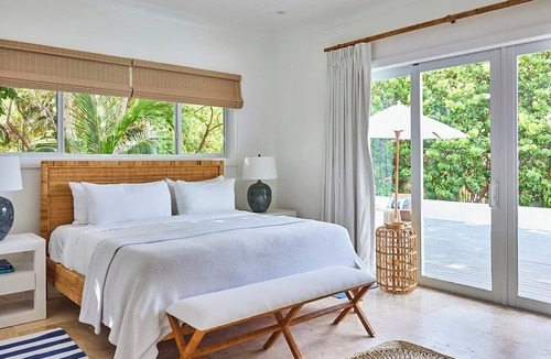 Governor's Harbour Villa | Ocean Breeze Villa: Private Haven for Beach Lovers with Pink Sands Access