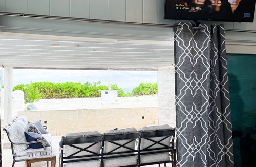 Hope Town House | Ocean front loft.