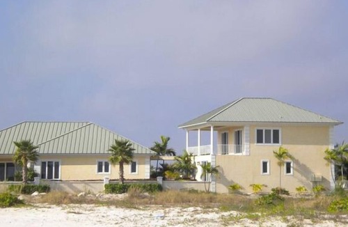 Freeport House | Ocean Front, Private Swimming Pool with Miles of Sandy Beaches