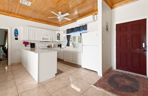 Nassau Villa | Ocean Paradise, 35 Steps into sea! Private Pool,Beach-10min Walk, Near Atlantis!