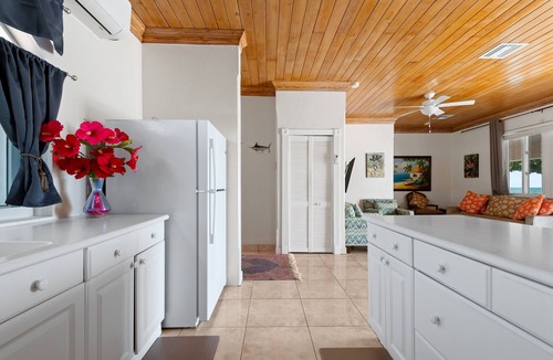 Nassau Villa | Ocean Paradise, 35 Steps into sea! Private Pool,Beach-10min Walk, Near Atlantis!