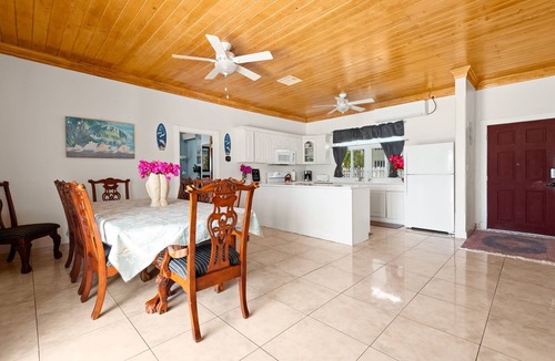 Nassau Villa | Ocean Paradise, 35 Steps into sea! Private Pool,Beach-10min Walk, Near Atlantis!