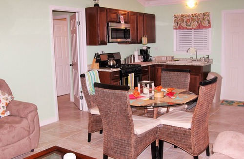 Staniel Cay Cottage | Ocean view cottage on a quiet beach just minutes from swimming pigs