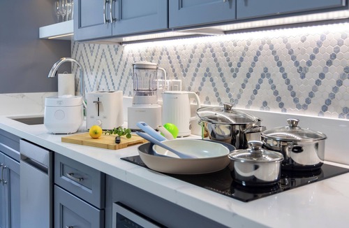 Waikiki Condo | Ocean View Escape, Walk to Waikiki Beach + Parking