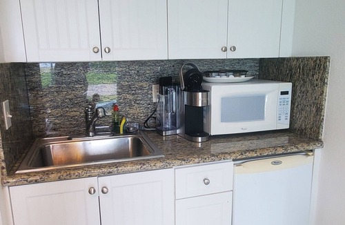 Alice Town Apartment | Ocean View Studio #2