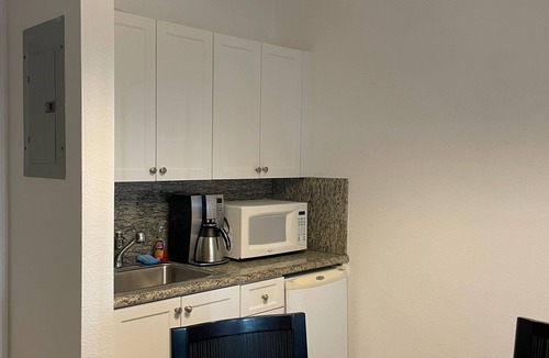Alice Town Apartment | Ocean View Studio #2