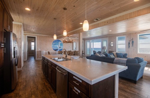 Hope Town House | Oceanfront Beauty 6 KING beds/6 baths! Big Pool and Volleyball Court In Front yd