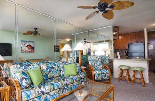 Kailua-Kona House | Oceanfront Condo with Lanai that Almost Hangs Over Ocean - Hale Kona Kai 304 by Casago Kona