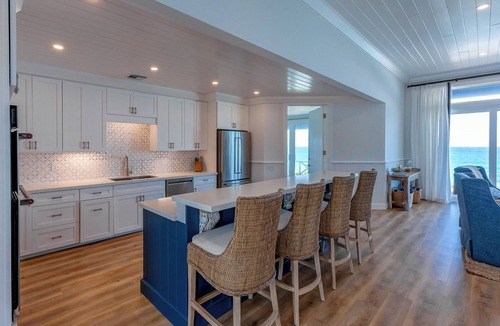 Great Guana Cay House | Oceanfront Estate Putting Green, Pickleball Court, and Pool. Starlink