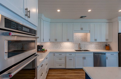 Great Guana Cay House | Oceanfront Estate Putting Green, Pickleball Court, and Pool. Starlink