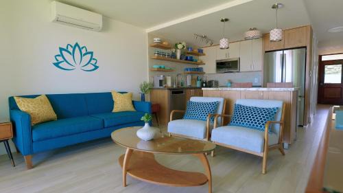Kihei House | Oceanfront, Gorgeous Sunsets, Dual AC, King Bed, Top Floor Views, Impeccably Remodeled Gem HKOK318