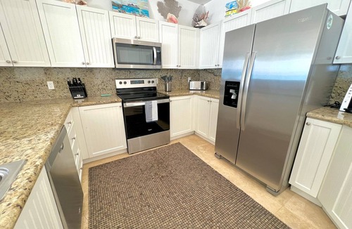 Alice Town House | OCEANFRONT LUXURY HOME " Seas The Day"