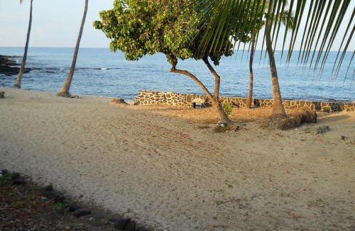 Kailua-Kona House | Oceanfront Paradise with private lanai overlooking Kailua Bay