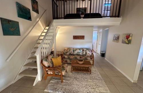 Kailua-Kona Apartment | Oceanfront Penthouse with Loft