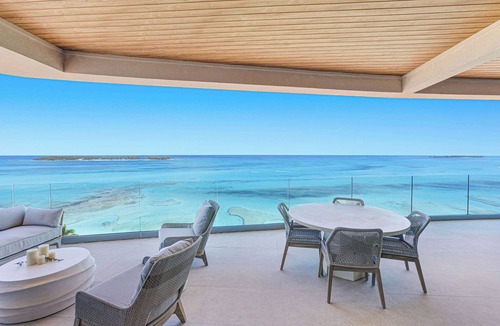 Nassau Apartment | Oceanfront Three-bedroom Condo with Infinity Pool