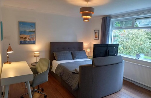 Canford Cliffs Apartment | Oceans 7 Beach flat