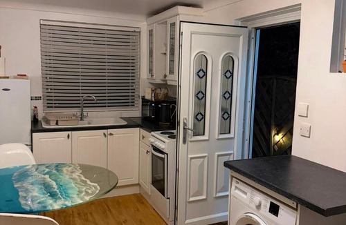 Canford Cliffs Apartment | Oceans 7 Beach flat