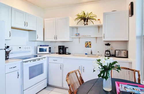 Spanish Wells House | Oceanside house with private tropical garden, kayaks and paddle boards.