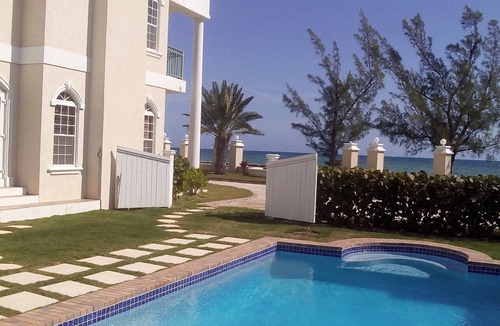Nassau House | OCEANSPRAY BEACH HOUSE! (w/Large Saltwater Pool) IN THE HEART OF THE BAHAMAS.
