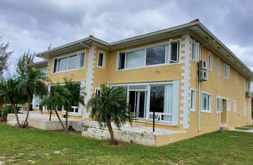 Bahamas Terrace House | Oceanview 3BR Canal Front Villa Pvt. Dock + Pool Walk to Beach