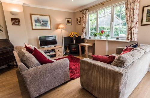 Damerham House | October House Holiday Cabin
