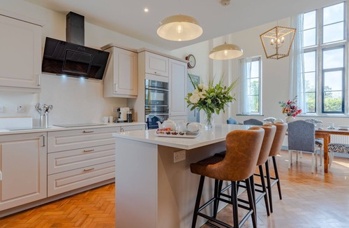 Winchcombe Cottage | Old Laundry - a sudeley castle cottage that sleeps 12 guests in 6 bedrooms