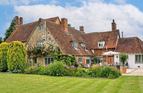 Ickford House | Old Manor House, an idyllic country house