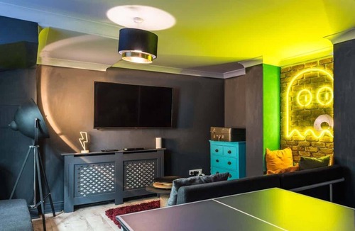 Ramsgate House | Old Post Office - Large house with games room +bar